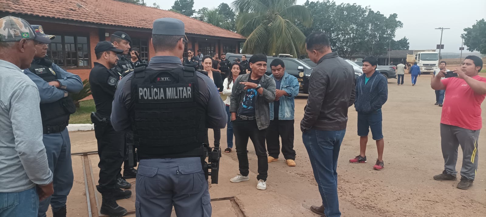 Motorista é liberado de cárcere por indígenas após acidente na BR-070 e só é libertado após operação conjunta da PM, PRF e PF