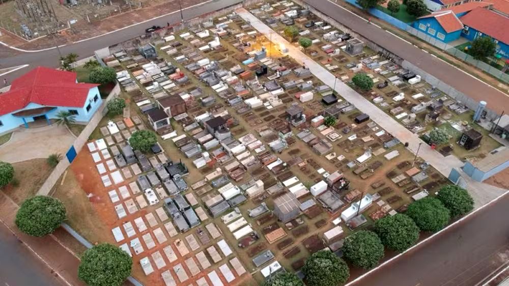 Homem passa a noite em túmulo do avô em Alto Taquari 