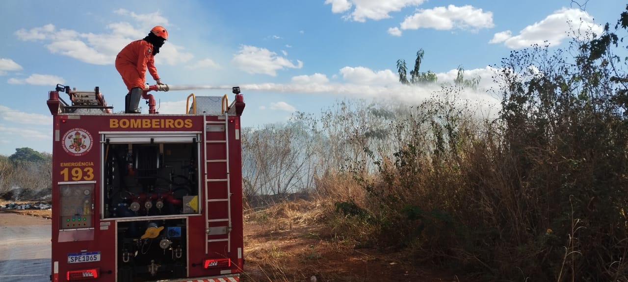 Incêndio área de ocorrência de preservação permanente na Primavera do Leste