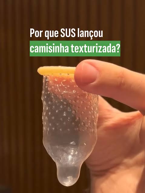 SUS passa a oferecer camisinha texturizada para reforçar a prevenção e ampliar opções aos usuários