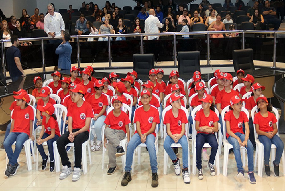 Bombeiros do Futuro formam 42 crianças na Primavera do Leste após seis meses de atividades educativas