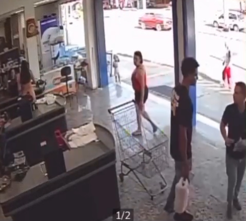 Homem furta fardo de cerveja no supermercado de Primavera do Leste