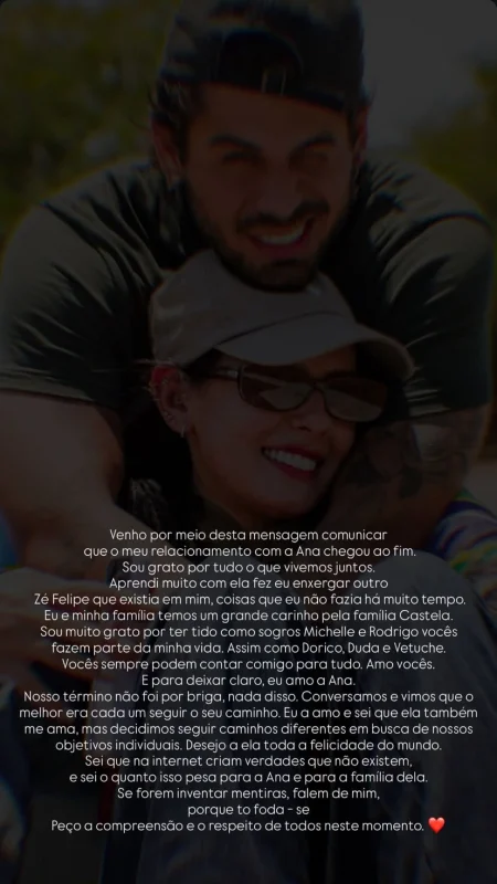 Cantor anuncia fim de relacionamento e pede respeito nas redes sociais