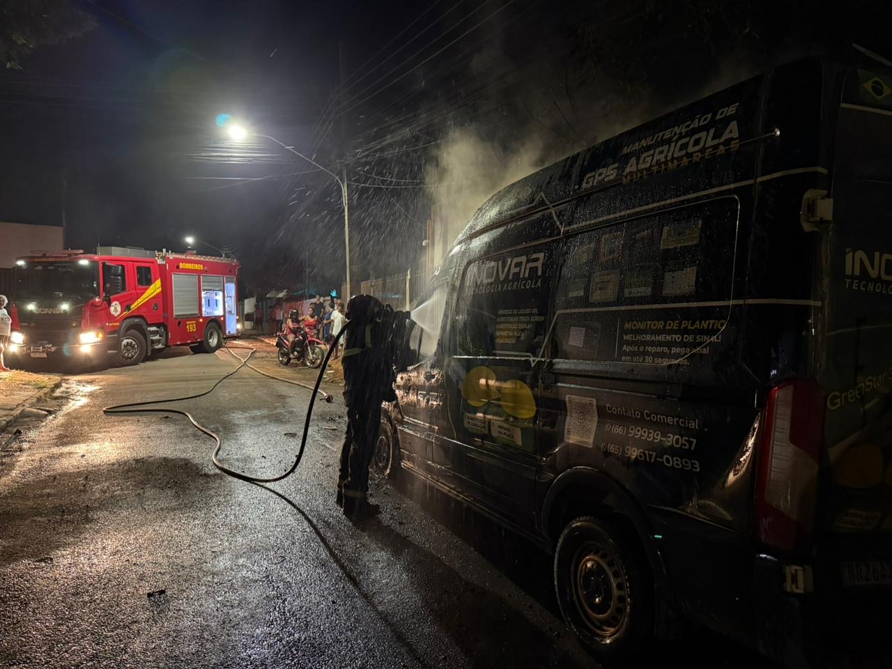 Incêndio atinge van no bairro Gnoato em Primavera do Leste