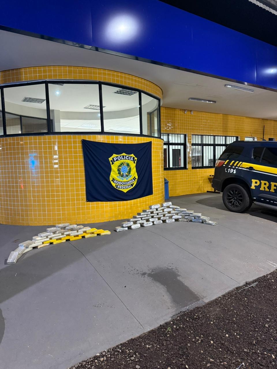PRF apreende quase 66 kg de drogas na BR-070 em Barra do Garças (MT)