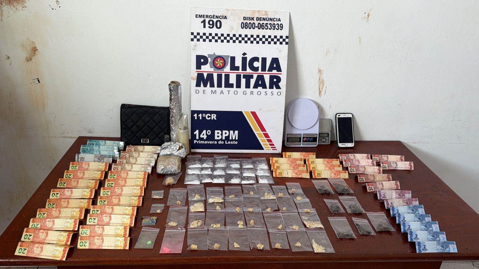 Uma ação da Polícia Militar de Mato Grosso resultou na prisão de um jovem por tráfico de drogas na manhã desta segunda-feira (23), em Primavera do Leste.