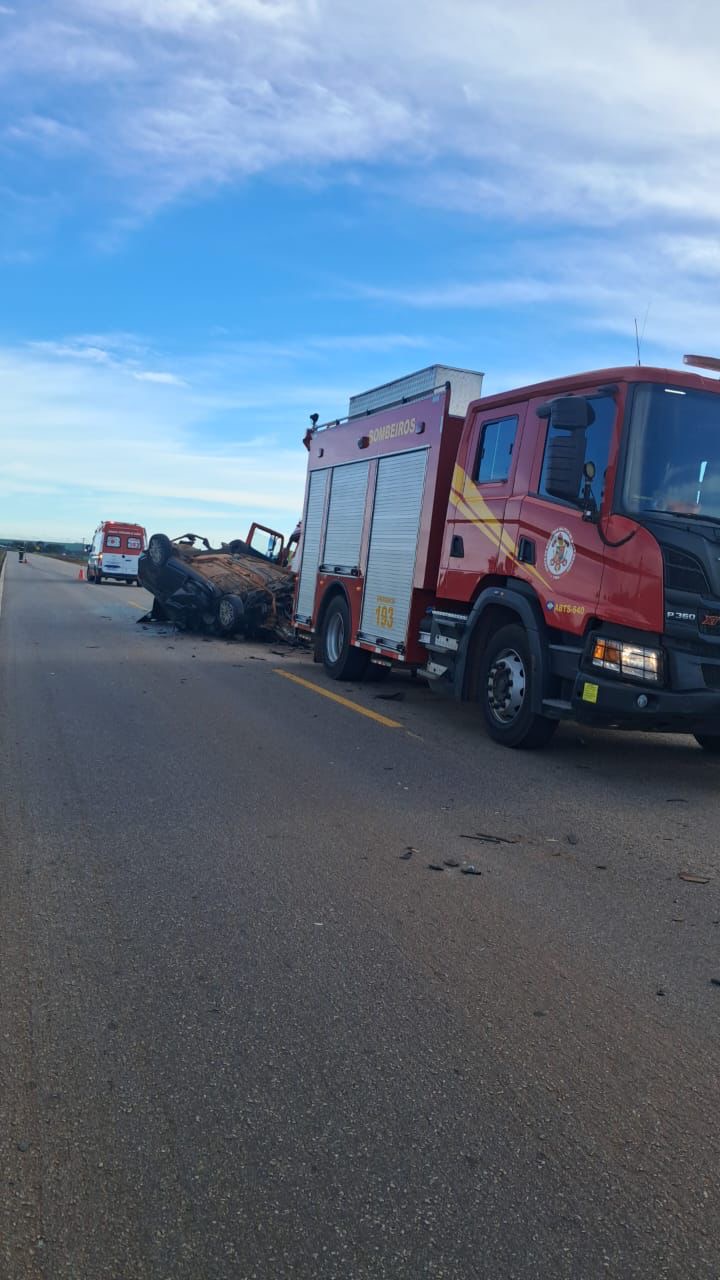 Um grave acidente de trânsito registrado na manhã desta segunda-feira (6) resultou na morte de um homem na BR-070, em Primavera do Leste