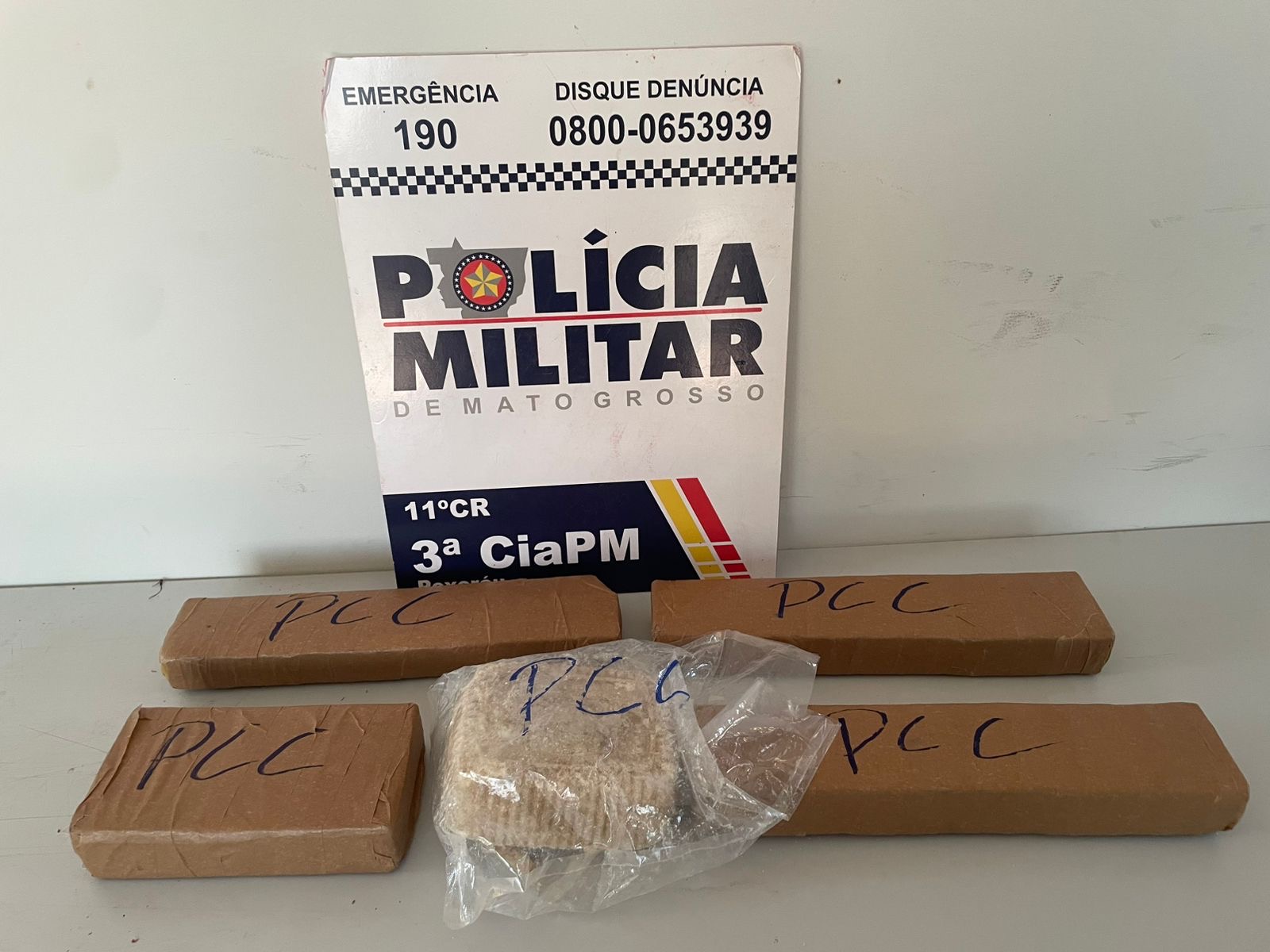 Polícia Militar apreende grande quantidade de drogas em casa abandonada em Poxoréu